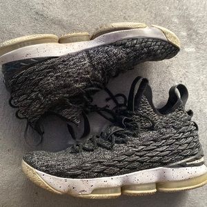 Lebron 15’s